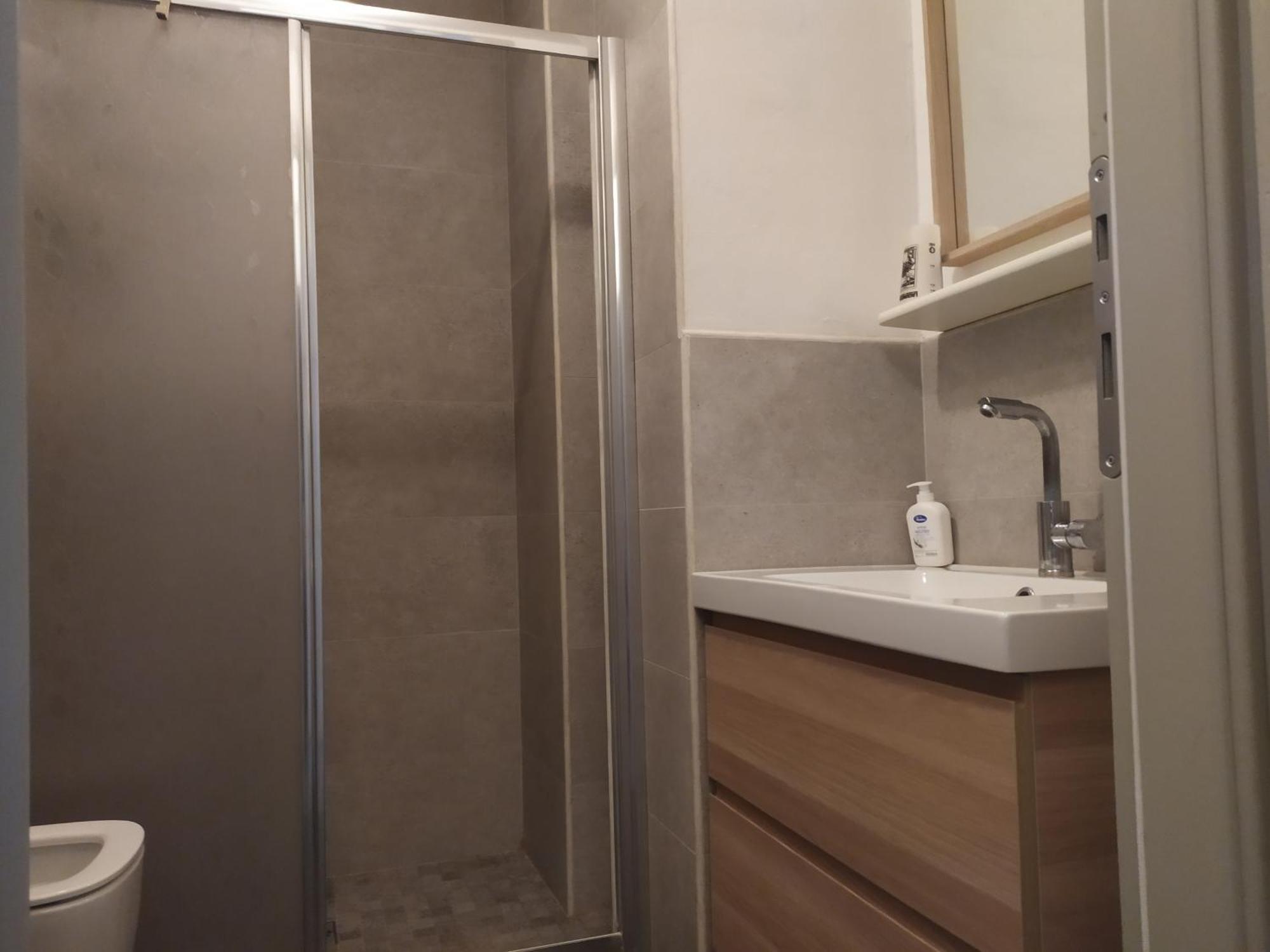 Nice-three-room With 2 Bathrooms *